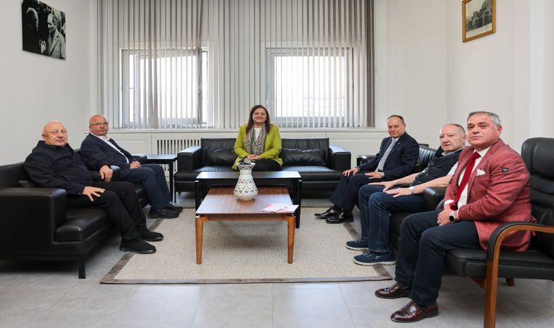 AFYON EĞİTİM VAKFI YÖNETİM KURULU, AFYONKARAHİSAR BELEDİYE BAŞKANI BURCU KÖKSAL’I ZİYARET ETTİ